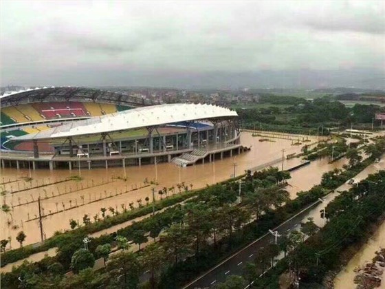 暴雨导致城市积水内涝