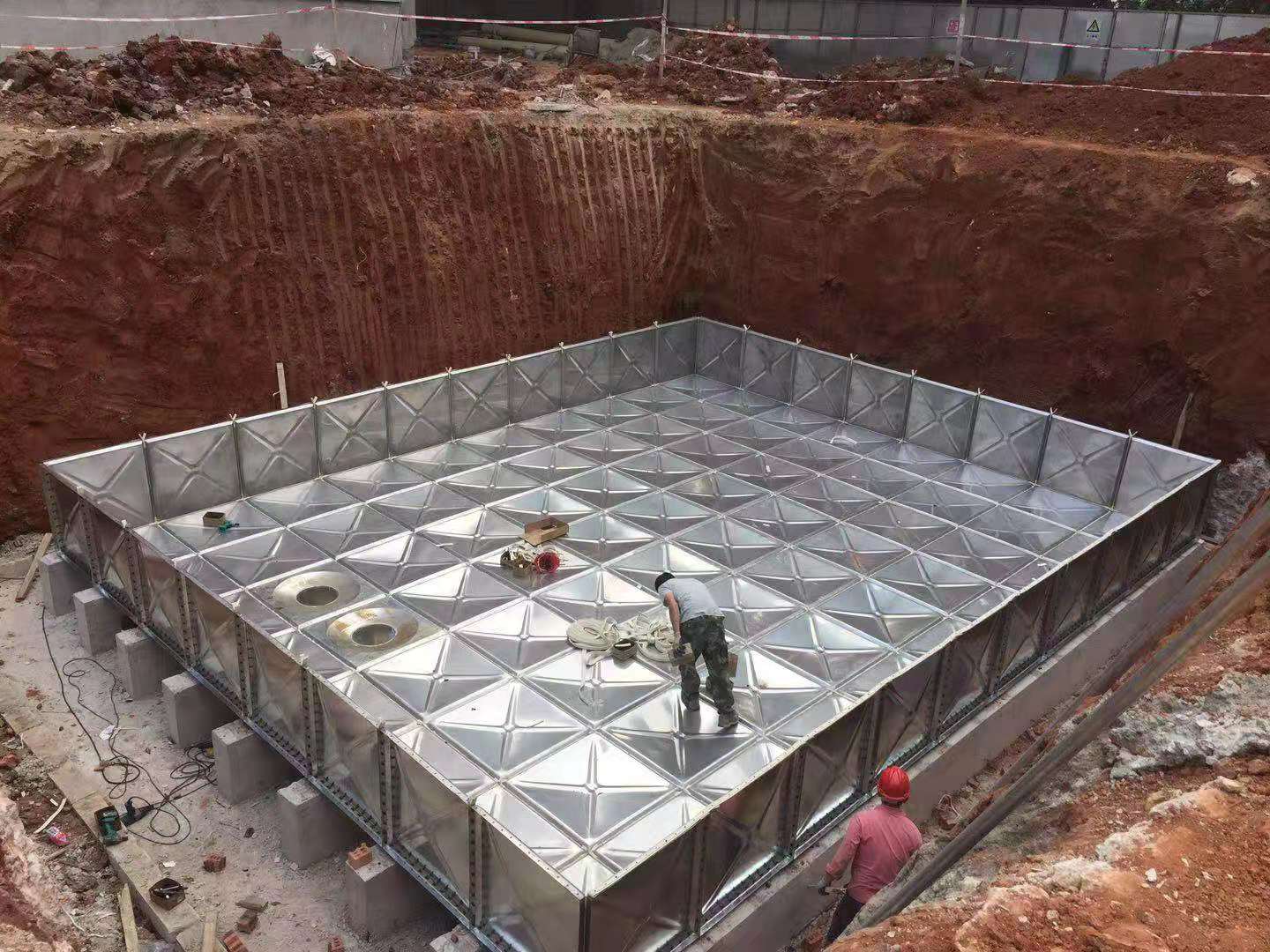 南宁地埋式消防箱泵一体化水箱之金陵初级中学项目安装完成